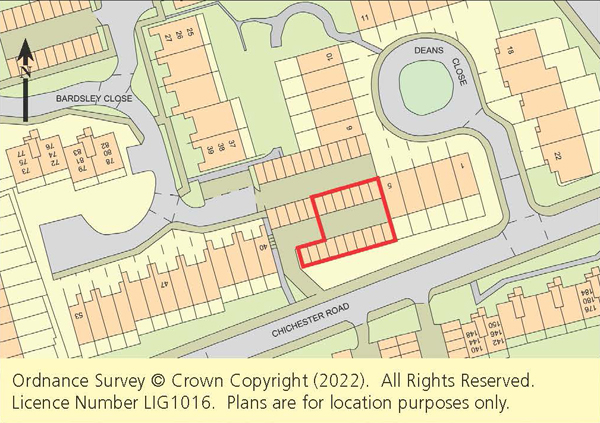 Lot: 88 - 17 LEASEHOLD LOCK-UP GARAGES PRODUCING APPROX. £21,000 PER ANNUM -